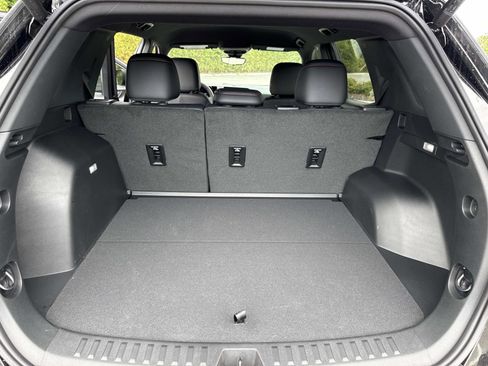 New 2026 Chevrolet Equinox RS w/ Convenience Package III FWD image 32