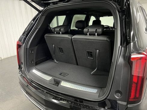 New 2025 Cadillac XT6 Luxury image 19