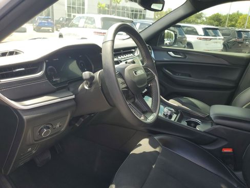 Used 2024 Jeep Grand Cherokee L Laredo AWD/4WD image 11