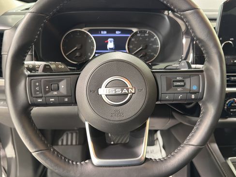 Used 2025 Nissan Pathfinder SL FWD image 12