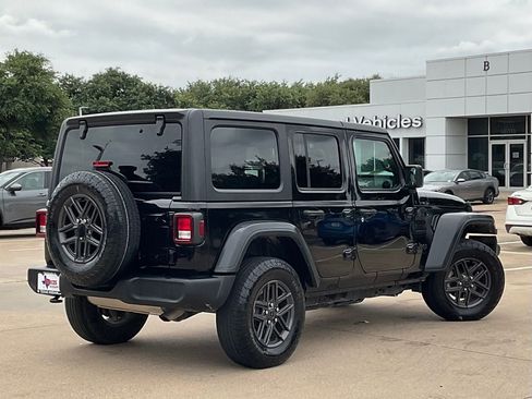 Used 2025 Jeep Wrangler Unlimited Sport AWD/4WD image 4