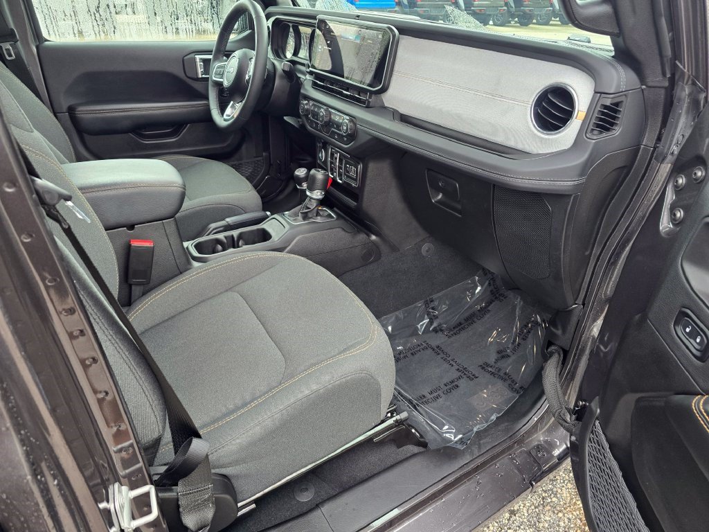 Used 2026 Jeep Wrangler Unlimited Sahara AWD/4WD image 28