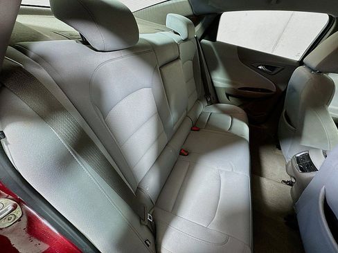 Used 2017 Chevrolet Malibu LT image 24