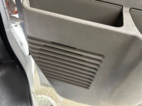 Used 2024 Chevrolet Express 2500 image 27