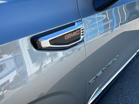 Used 2025 GMC Yukon XL Denali AWD/4WD image 10