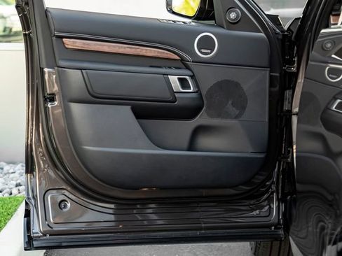 New 2026 Land Rover Discovery Dynamic SE AWD/4WD image 12