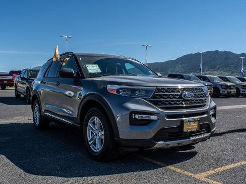 Certified 2024 Ford Explorer XLT w/ Equipment Group 202A AWD/4WD image 3