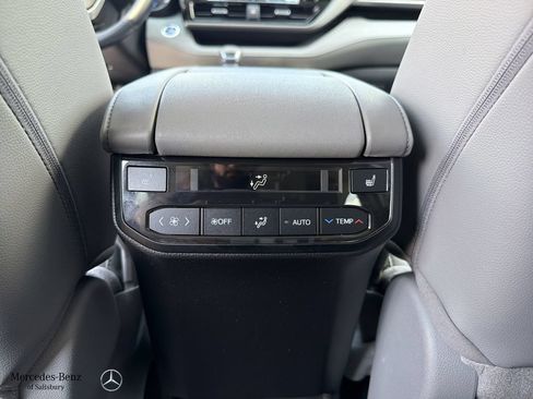 Used 2020 Toyota Highlander Platinum FWD image 17