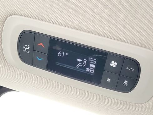Used 2024 Chrysler Pacifica Limited FWD image 35
