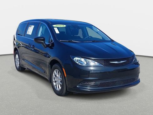 Used 2023 Chrysler Voyager LX FWD image 3