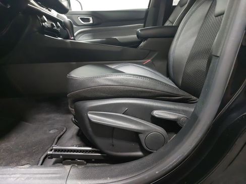 Used 2025 Jeep Compass Latitude image 28