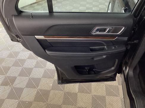 Used 2018 Ford Explorer Limited w/ Equipment Group 301A AWD/4WD image 16