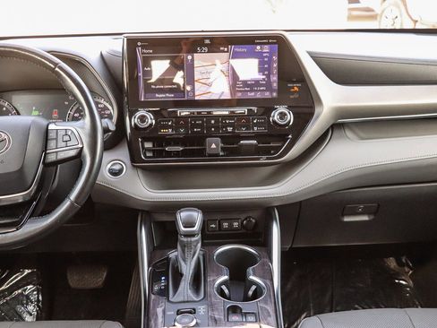 Certified 2020 Toyota Highlander Limited AWD/4WD image 14