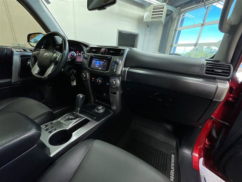 Used 2018 Toyota 4Runner SR5 Premium AWD/4WD image 36