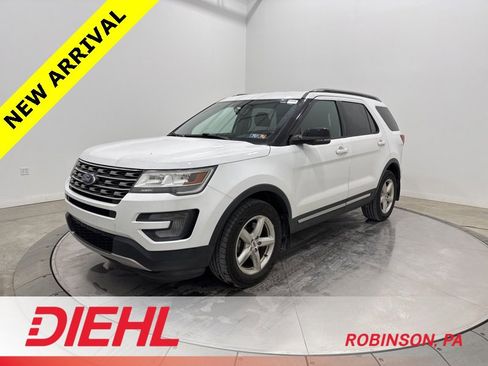 Used 2017 Ford Explorer XLT w/ Equipment Group 201A image 3