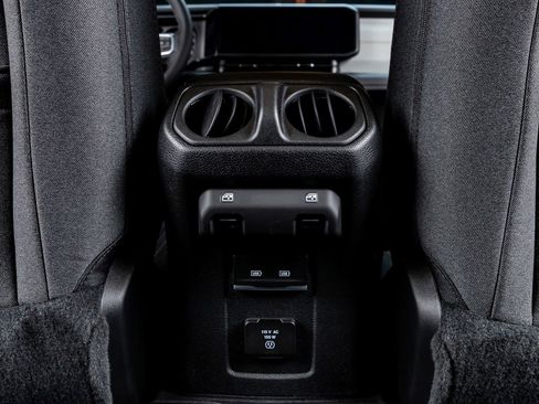Used 2025 Jeep Wrangler Sahara w/ Technology Group AWD/4WD image 30