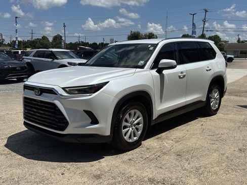 Used 2024 Toyota Grand Highlander FWD image 3