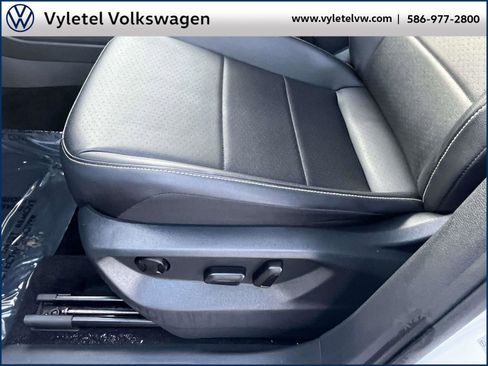 Certified 2021 Volkswagen Tiguan SE w/ Panoramic Sunroof Package image 20