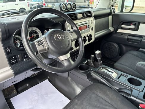 Used 2014 Toyota FJ Cruiser 4WD w/ Upgrade Package image 15