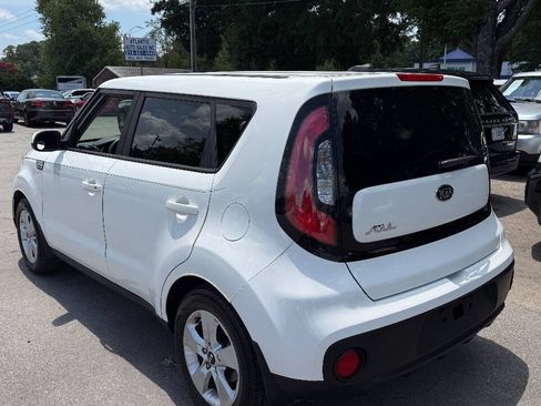 Used 2017 Kia Soul FWD image 7