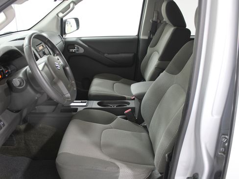 Used 2012 Suzuki Equator Sport image 3