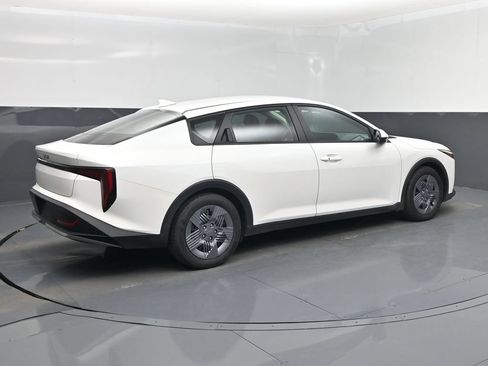 Certified 2025 Kia K4 FWD image 3