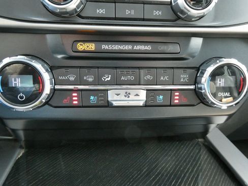 Used 2022 Ford F450 Platinum w/ FX4 Off-Road Package image 34