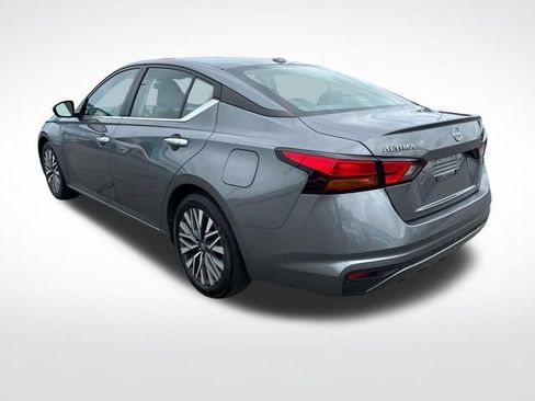 Used 2024 Nissan Altima 2.5 SV FWD image 3