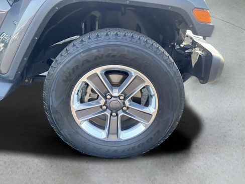 Used 2018 Jeep Wrangler Unlimited Sahara AWD/4WD image 27