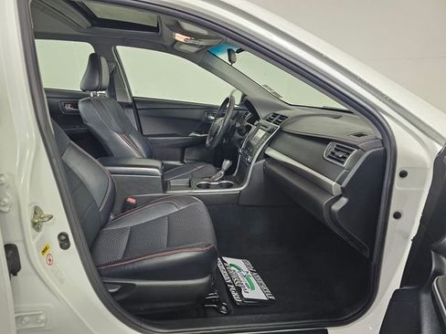 Used 2017 Toyota Camry SE image 11