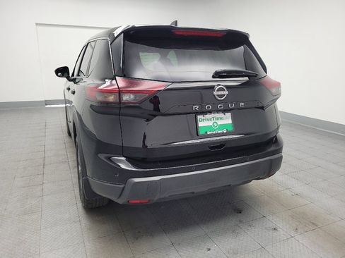 Used 2024 Nissan Rogue S FWD image 6
