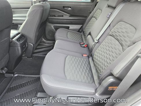 Used 2022 Nissan Pathfinder SV image 12