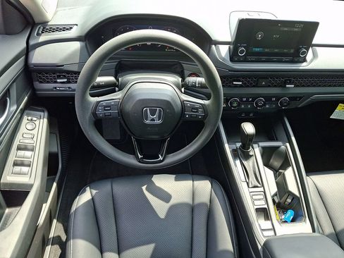 Used 2025 Honda Accord SE image 11