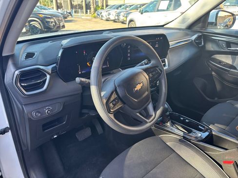 Used 2025 Chevrolet TrailBlazer LT FWD image 33