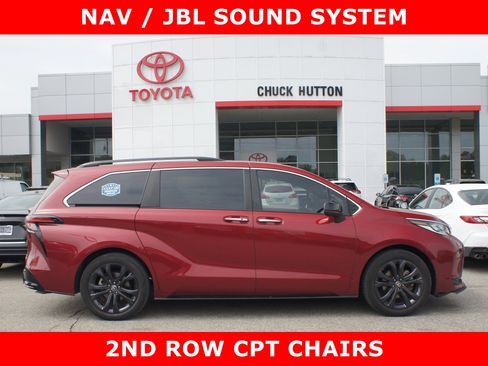 Used 2022 Toyota Sienna XSE w/ XSE Plus Package image 1