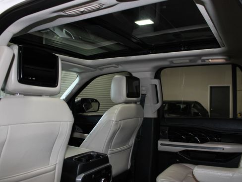 Used 2018 Ford Expedition Platinum RWD image 32