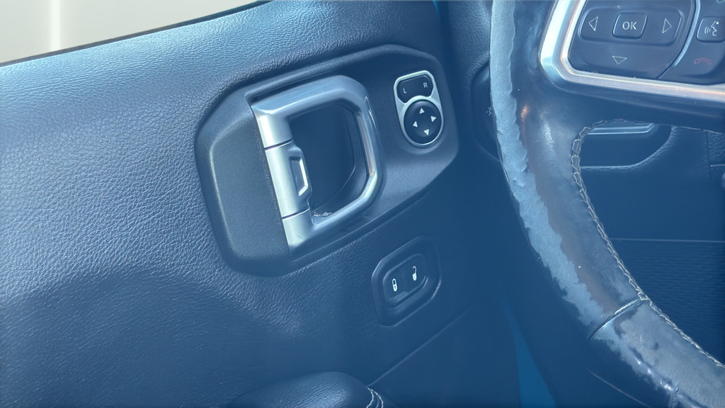 Used 2020 Jeep Wrangler Unlimited Sahara AWD/4WD image 19
