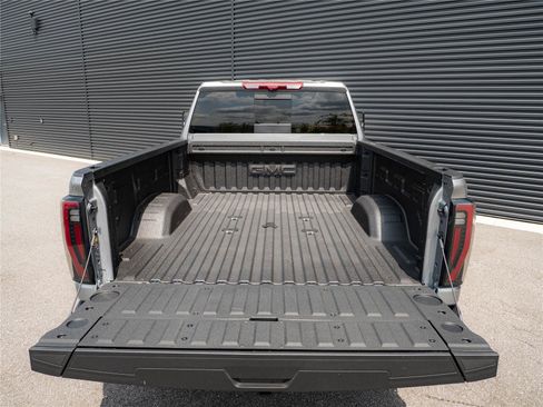 Used 2026 GMC Sierra 2500 AT4X w/ LPO, Black Badging Package AWD/4WD image 32