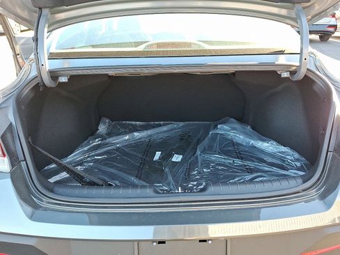 Certified 2025 Hyundai Elantra Sport image 29