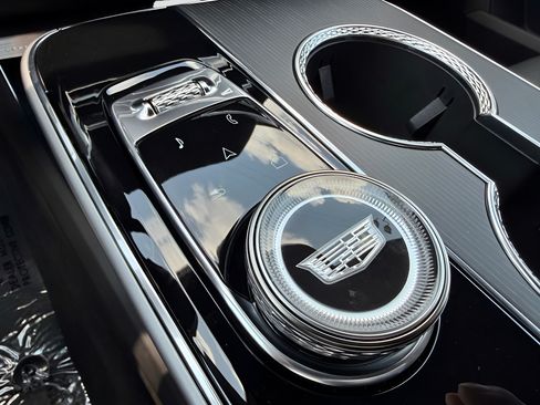Used 2025 Cadillac Lyriq Luxury AWD/4WD image 57