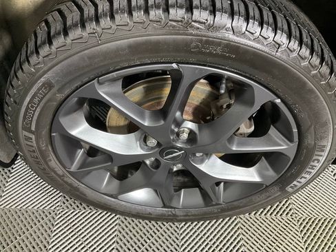 Used 2021 Chrysler Pacifica Limited w/ Uconnect Theater Family Group image 7