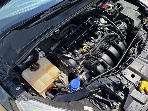 Used 2016 Ford Focus SE w/ SE Cold Weather Package FWD image 28