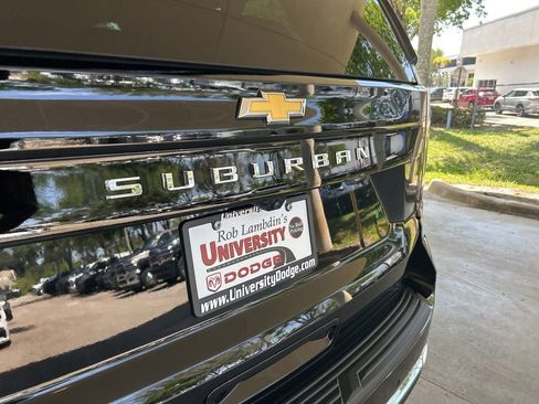 Used 2025 Chevrolet Suburban LS RWD image 17