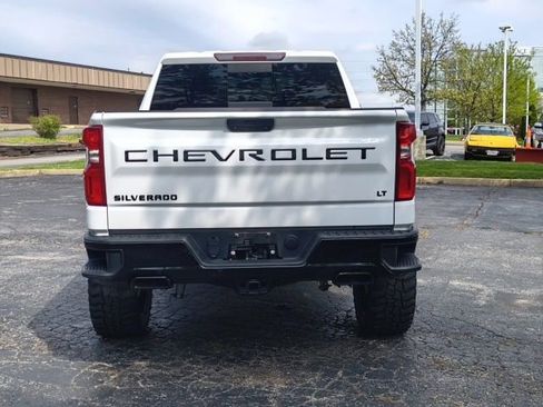 Used 2021 Chevrolet Silverado 1500 LT Trail Boss w/ Convenience Package II image 3
