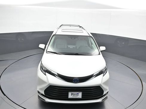 Used 2024 Toyota Sienna XLE w/ XLE Plus Package AWD/4WD image 37