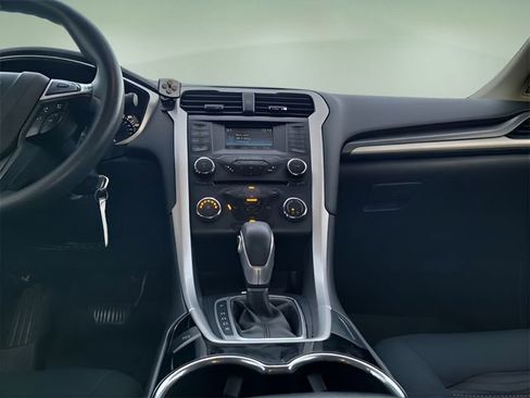 Used 2016 Ford Fusion SE FWD image 11