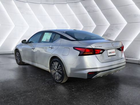 Used 2024 Nissan Altima 2.5 SV image 6