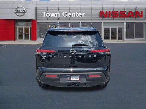 Certified 2025 Nissan Pathfinder SV w/ SV Premium Package FWD image 6
