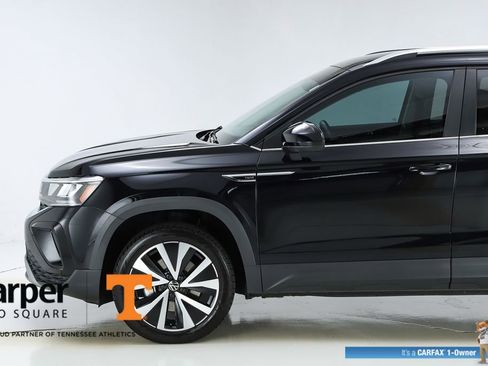 Used 2024 Volkswagen Taos SE FWD image 3