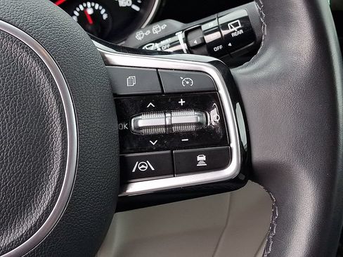 Certified 2024 Kia Carnival EX FWD image 24